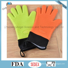 Long and Warm 5-Finger Holiday Silicone Glove for Baking Sg30